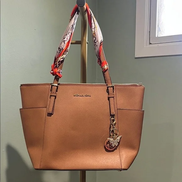 Michael Kors Tan Leather Tote Bag with Structured Design NWOT - Picture 1 of 15